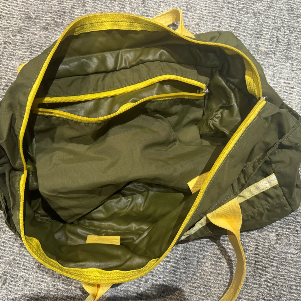 Zip top classic LeSportsac tote. Army green and yellow. - Picture 4 of 4